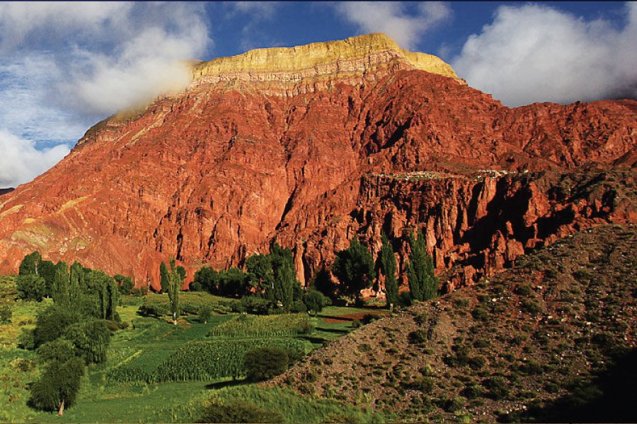 Cerro Pollera en Yacoraite en la Quebrada de Humahuaca, provincia de Jujuy, Argentina