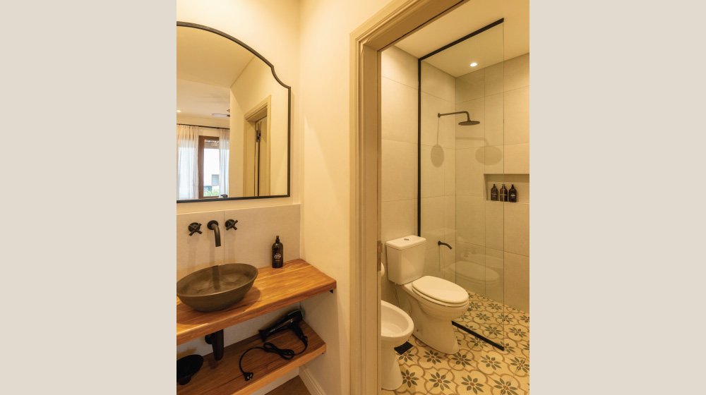 Ante-baño de las habitaciones suite del Hotel El Candil en Tilcara, Jujuy.